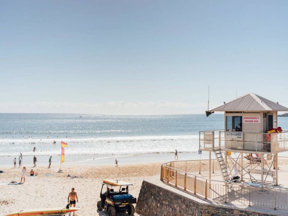 mooloolaba-surf-club-beach-and-ocean