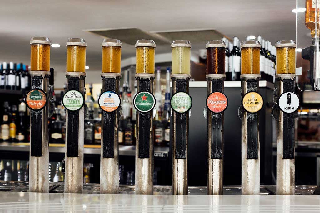 mooloolaba-surf-club-beer-taps-at-bar-01