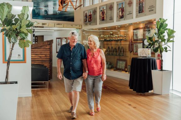 mooloolaba-surf-club-couple-walking-through-reception