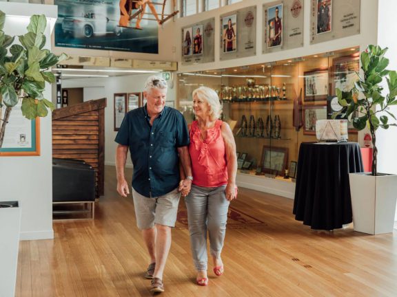 mooloolaba-surf-club-couple-walking-through-reception