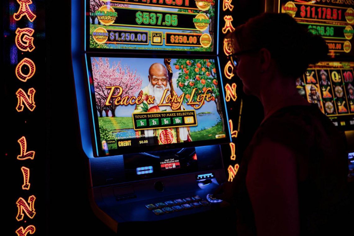 mooloolaba-surf-club-gaming-lounge-woman-playing-poker-machine