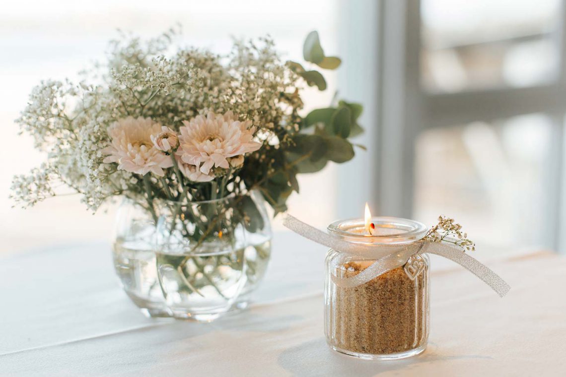 mooloolaba-surf-club-wedding-flowers-and-candle